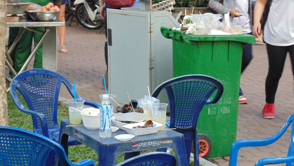 Ngày[-]hội[-]làng[-]Thái[-]lan[-]2016:[-]Ngày[-]đầu[-]đầy[-]rác[-]!